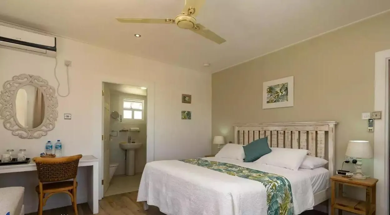 Bed & Breakfast The Runway Lodge Pointe La Rue