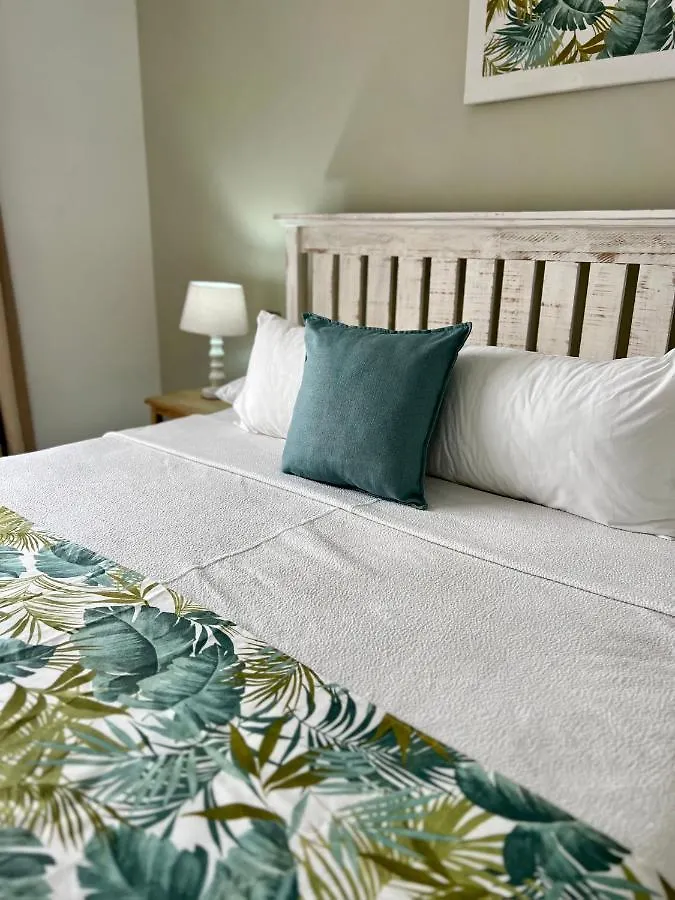 Bed & Breakfast The Runway Lodge Pointe La Rue
